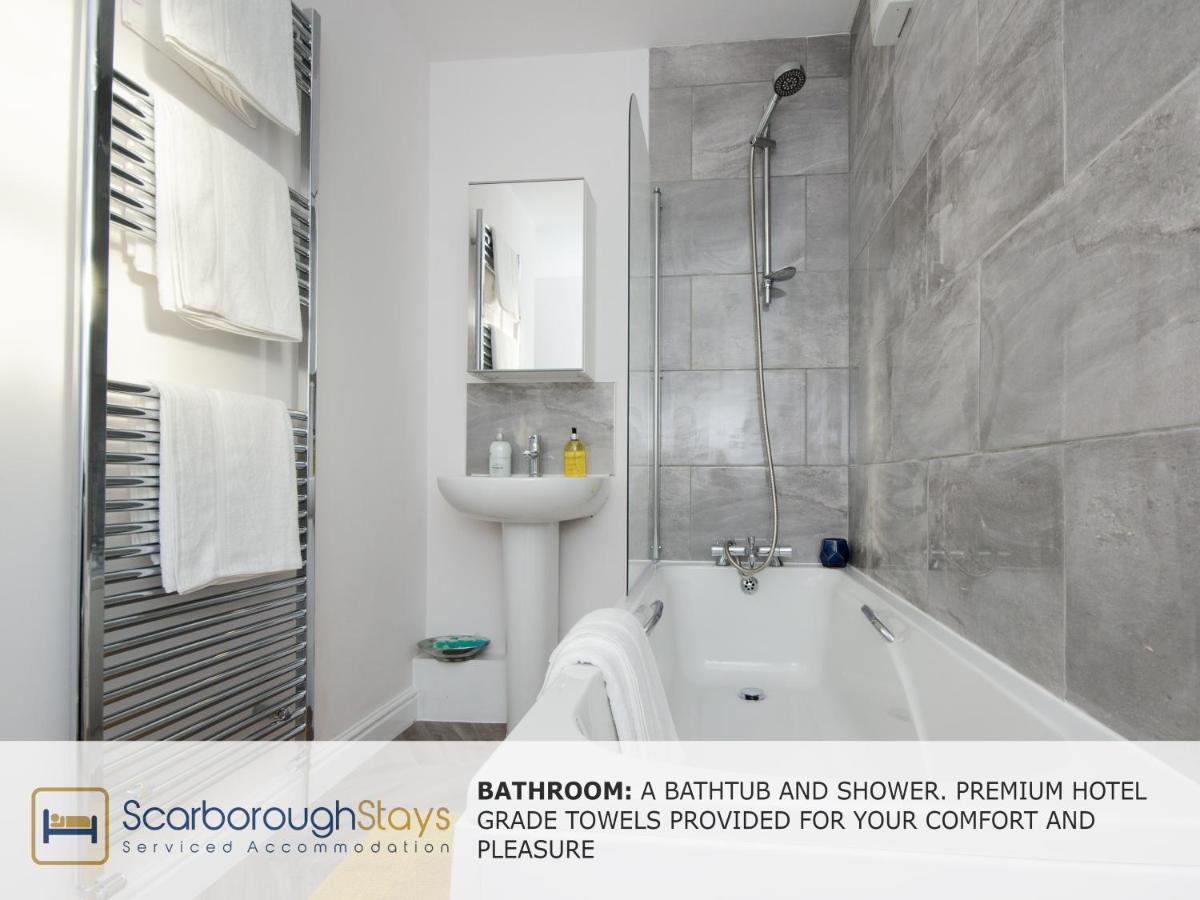 Hibernia Place, 3 Bedroom Townhouse With Patio & Seating Area - Free Parking Scarborough Zewnętrze zdjęcie