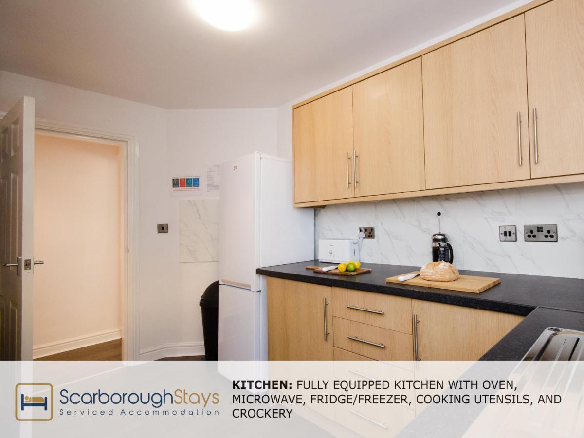 Hibernia Place, 3 Bedroom Townhouse With Patio & Seating Area - Free Parking Scarborough Zewnętrze zdjęcie