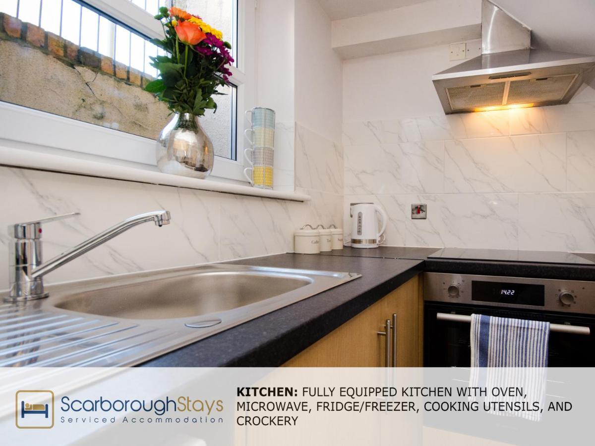 Hibernia Place, 3 Bedroom Townhouse With Patio & Seating Area - Free Parking Scarborough Zewnętrze zdjęcie