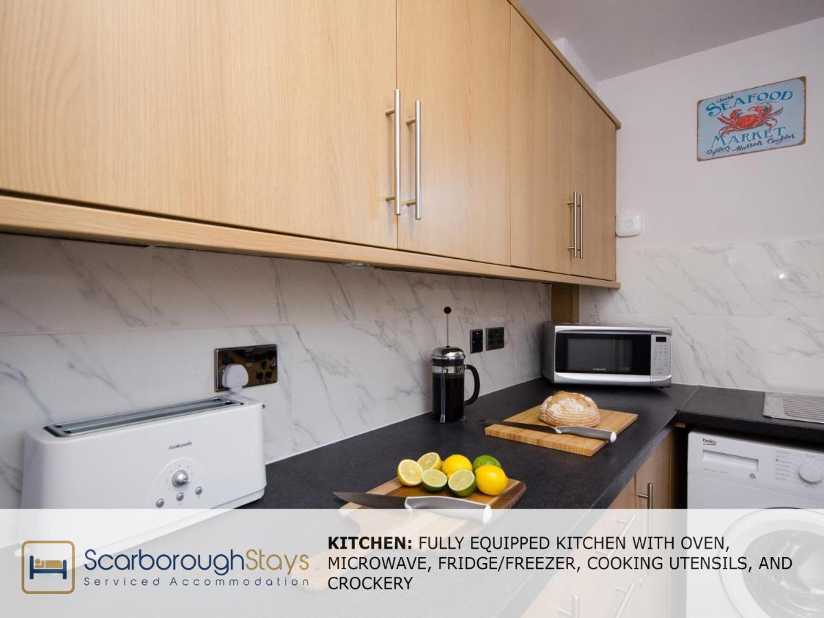Hibernia Place, 3 Bedroom Townhouse With Patio & Seating Area - Free Parking Scarborough Zewnętrze zdjęcie